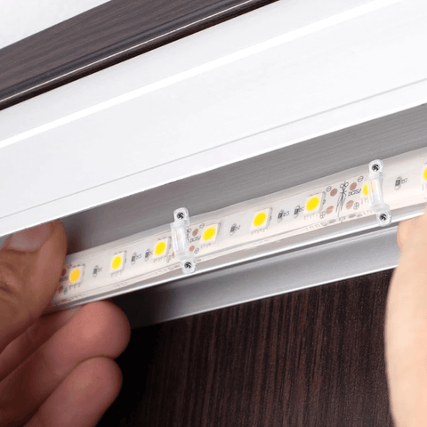 clema de montaj, clema montaj banda led, clema prindere banda led, clips fixare, cleme montare banda, montare banda led rgb, montare banda led pe tavan, montaj banda led scari, banda led montaj, montaj banda led 220v, cleme fixare banda led, clema fixare, banda led cob 220v