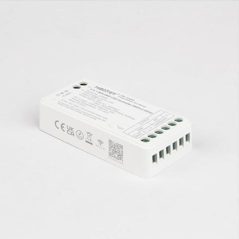 controler LED MiBoxer SPIW5-4 conectat la aplicația mobilă Tuya