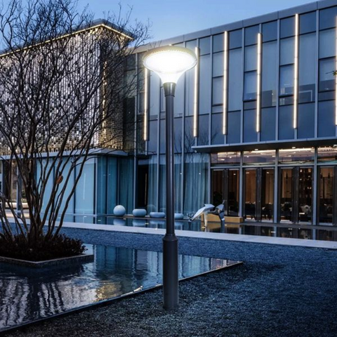 Lampă exterioară LED urbană cu protecție IP65, lumină caldă 2700K