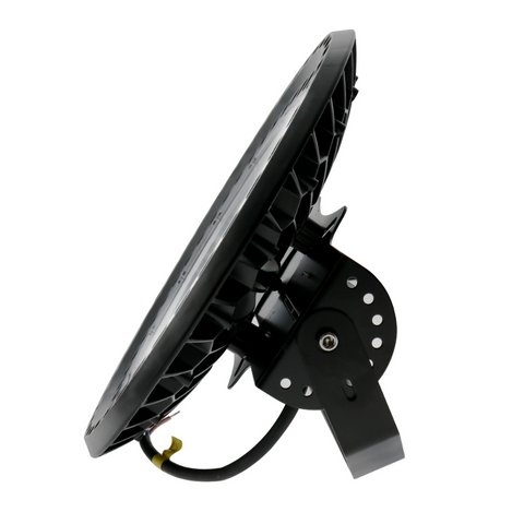 Lumină suspendată tip UFO pentru spații comerciale, eficiență 160 lm/W putere 100W, led-box.ro
