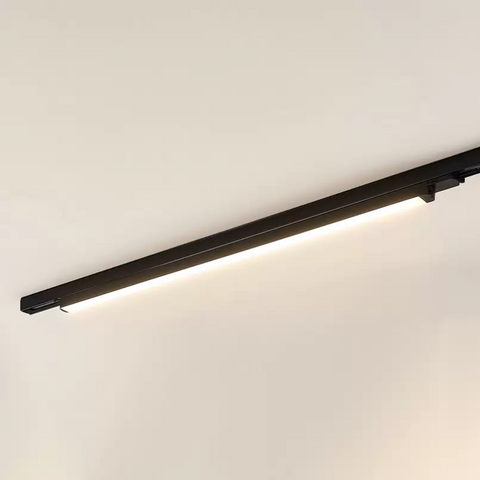 lampa led liniara, lampi pe sina, lampi liniare sina, iluminat sina led, lampi iluminat sina, lampa neagra pe sina, led-box.ro