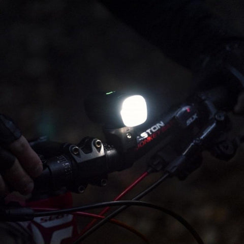 Lanterna bicicleta Olight RN400, 400 lumeni, iluminare 89m - led-box.ro