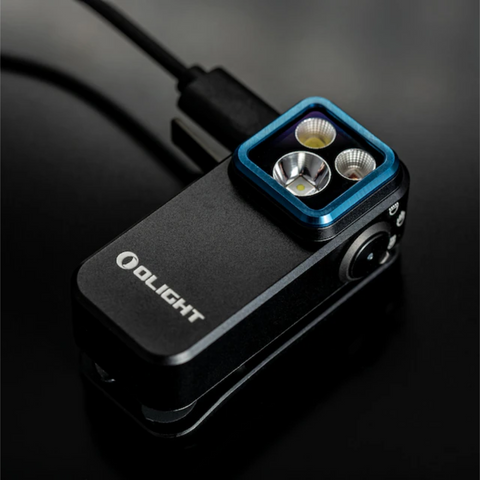 Lanterna Oclip Pro fixată pe suprafață metalică prin magnet