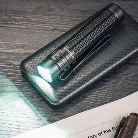 Lanterna Warrior Mini 3 de la Olight, lanterna EDC mica dar puternica