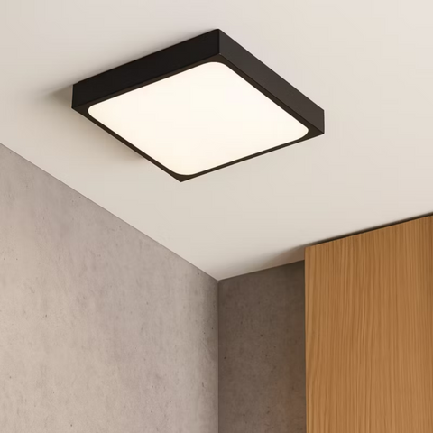 Detaliu plafonieră LED pătrată 18W cu difuzor PVC alb și ramă neagră