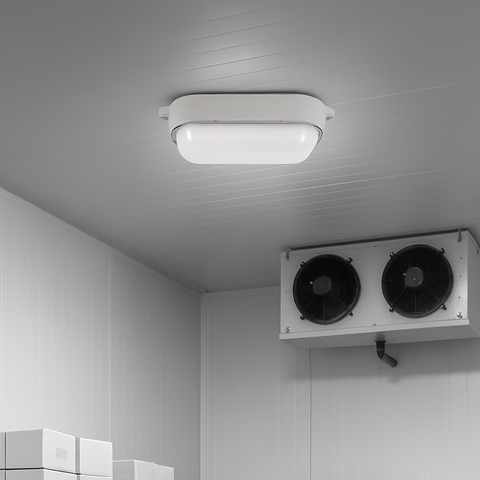 Demonstrarea rezistenței la umiditate și temperaturi extreme ale plafonierei LED IP65, în mediu industrial, led-box.ro