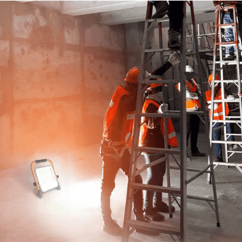 Proiector de lucru, proiector cu stativ pliabil, proiector cu acumulator, proiector led 150W/4500K, proiector led 2000 lumeni, acumulator 20AH, IP65 - led-box.ro