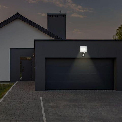 Reflector LED cu senzor PIR 50W pentru iluminat de securitate