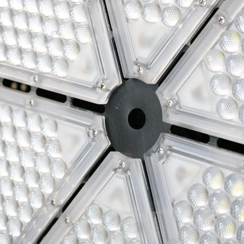 proiector rotund arene sportive, proiectoare terenuri sport, proiector led Philips, proiectoare pentru stadioane, Proiector LED Rotund, proiector panouri publicitare, proiectoare santiere, proiectoare parcări, proiector led 600w, led-box.ro