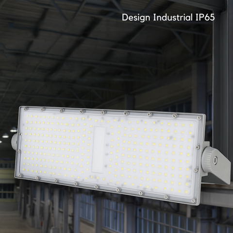 Reflector LED 200W cu carcasă rezistentă IK08 și unghi de iluminare de 90°, pentru spații mari