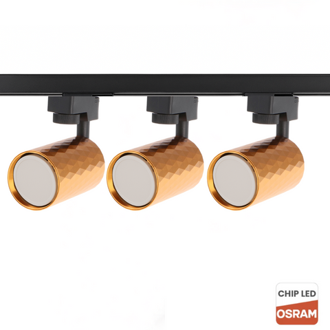 Design minimalist cu șină neagra și 3 proiectoare Diamond echipate cu becuri Osram 10W GU10, pentru accentuarea zonelor