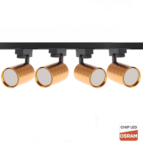 Design minimalist cu șină neagra și 4 proiectoare Diamond echipate cu becuri Osram 10W GU10, pentru accentuarea zonelor