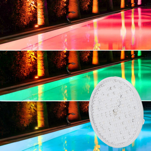 Spot LED pentru piscină, montat pe perete subacvatic, în funcțiune cu lumină roșie.