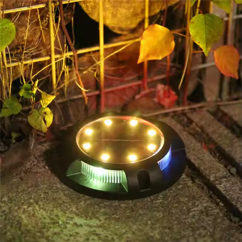 Spot LED Joaq iluminând grădina pe timp de noapte, led-box.ro