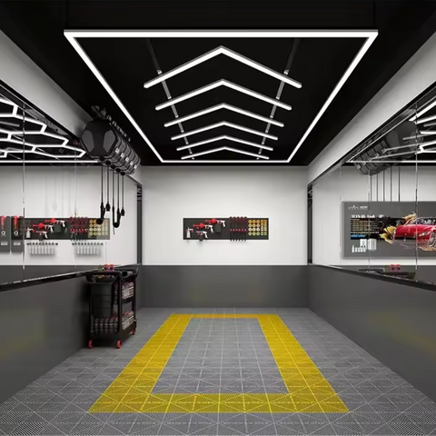 Tavan LED 384W instalat într-un spațiu de detailing auto