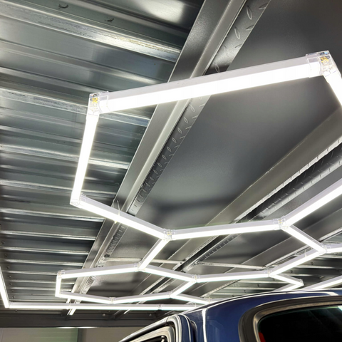 tavan led hexagon 310w, detailing auto, tavan honey comb, tavan cu led hexagon 310w, tavane honeycomb, tavane showroom, tavane hexagonale, led-box.ro
