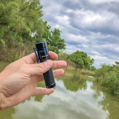 lanterna led Olight S2R Baton, lanterna tactica, lanterna puternica, lanterna profesionala, lanterna led cu acumulator, lanterne olight, lanterna led profesionala, led-box.ro