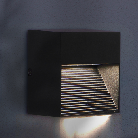 aplica aprinsa pe timp de noapte, iluminat eficient cu lumina calda, led-box.ro