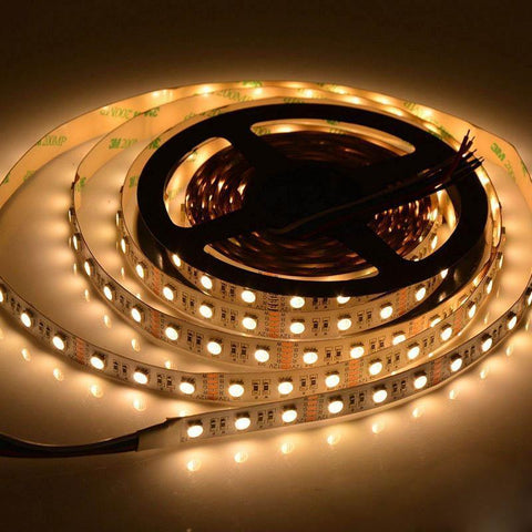 Rola de 5 metri de bandă LED RGBW Ultra 4 în 1, 24V, cu 60 LED-uri pe metru și PCB alb, destinată iluminatului interior profesional.