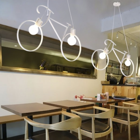 Pendul Bicycle White montat deasupra mesei în dining modern