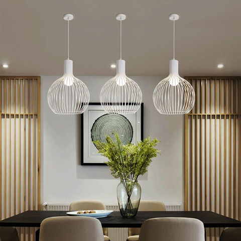 Pendul alb modern Carol pentru bucătărie și insulă, efect decorativ.