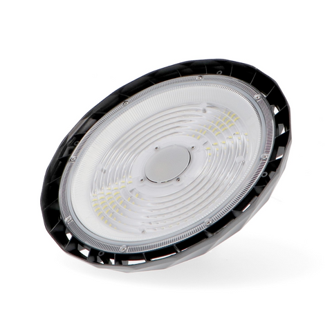 Lampă profesională LED UFO 100W montată într-un spațiu industrial cu tavan înalt, led-box.ro