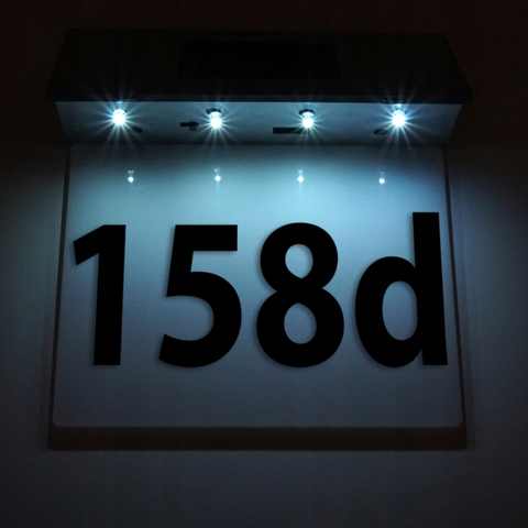 lampa solara cu numarul casei montata pe fatada, cu lumina rece pe timp de noapte, led-box.ro
