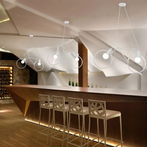 Corp de iluminat suspendat alb pentru camere adolescenți, design sportiv