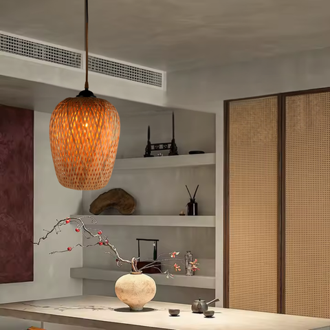 Lampă Tabarca montată pe suport mural din lemn