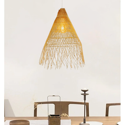 Lampă Ibiza aprinsă în decor mediteranean