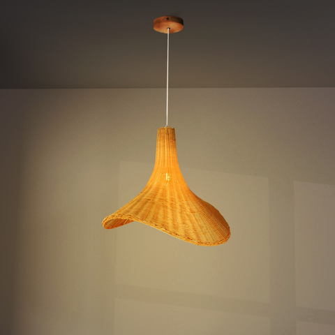 Lampă suspendată din ratan împletit, stil boho japandi, lumină caldă