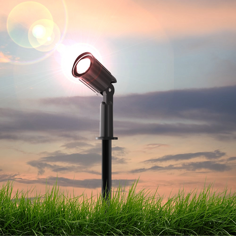 Spot solar cu senzor crepuscular activ în timpul serii, led-box.ro.