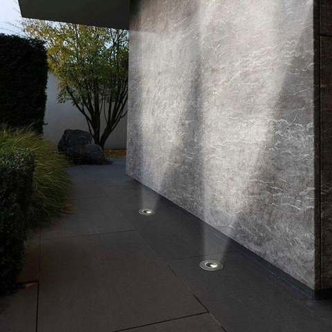 Imagine cu spot montat în trotuar/pavaj, led-box.ro
