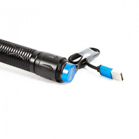 Lanterna Olight cu autonomie extinsă și acumulator 10.000 mAh
