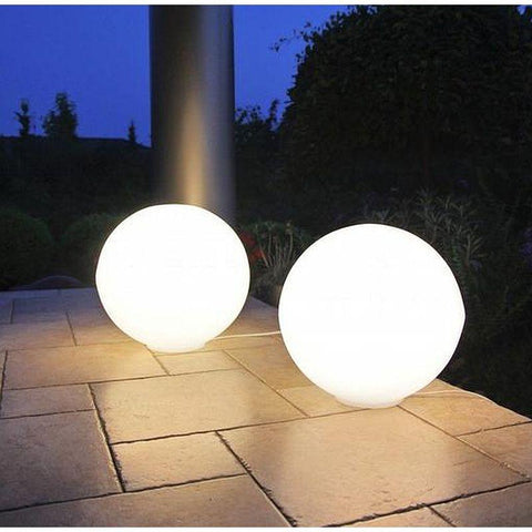 lampa sferica alb, bila luminoasa 35cm, iluminat gradina, lampa glob, corpuri iluminat terasa, glob iluminat gradina, lampi pentru terase, iluminare curte, lampi gazon, lampi globuri, lumini pentru terase, iluminat curte si gradina, bile luminoase gradina, lampi de terasa, led-box.ro