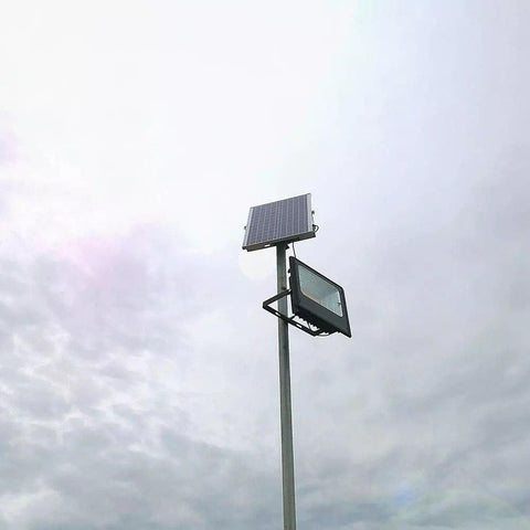 Proiector LED cu panou solar 40W 6000K IP65, cu telecomanda - led-box.ro